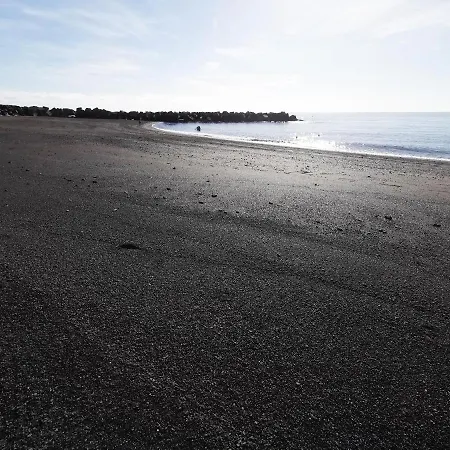 Home2book Comfy Beachfront Apartman *