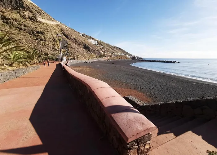 Home2book Comfy Beachfront Appartement Radazul